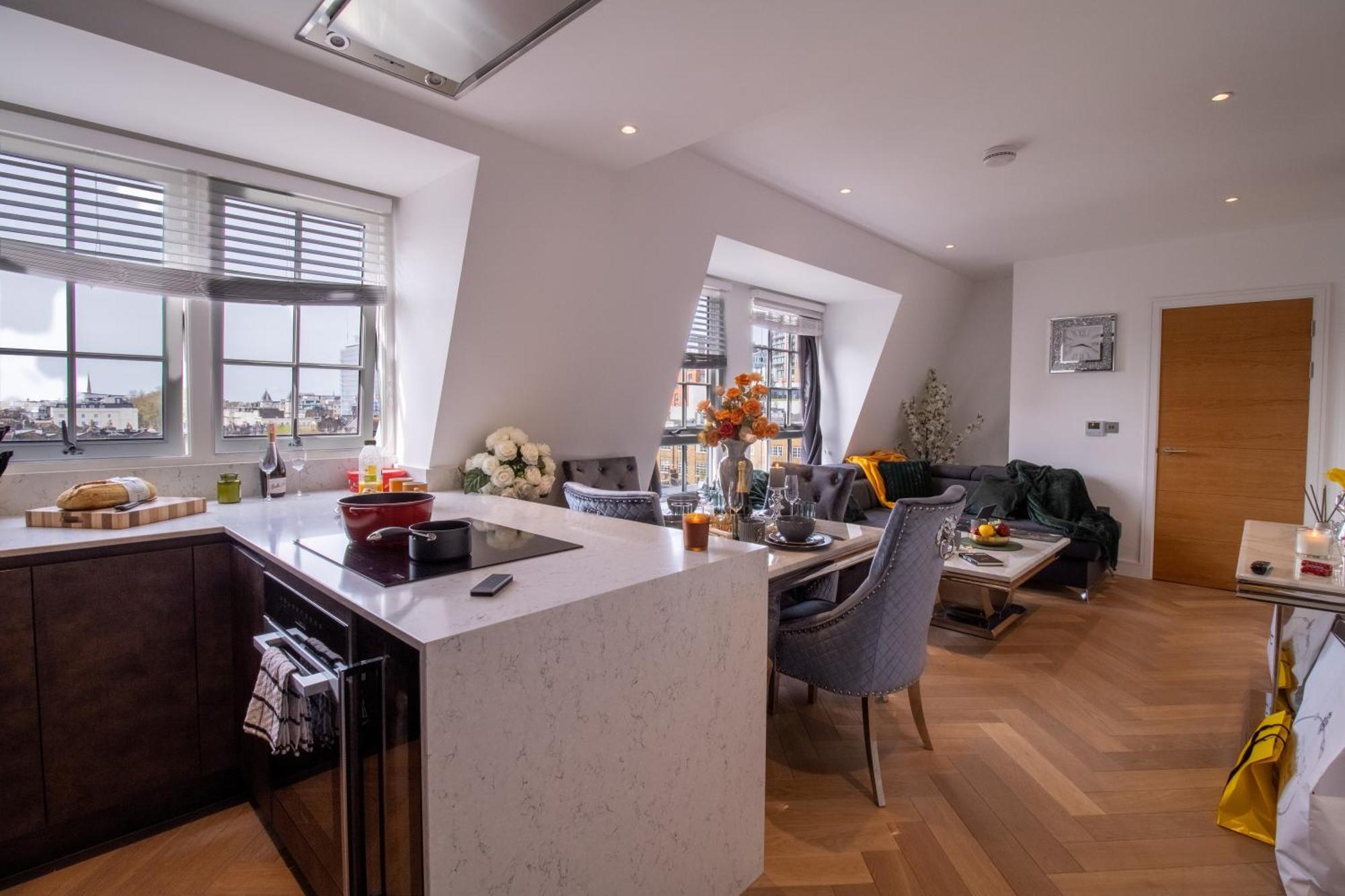 Luxurious 1-Bedroom Penthouse In Marble Arch 71 London Exterior photo